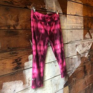 Under Armour Pants - Under Armour Medium Cropped Pink Tie-Dye Leggings Under Armour Pants - Under Armour Medium Cropped Pink Tie-Dye Leggings